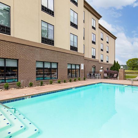 Holiday Inn Express & Suites - Cleveland Northwest By Ihg Exterior photo