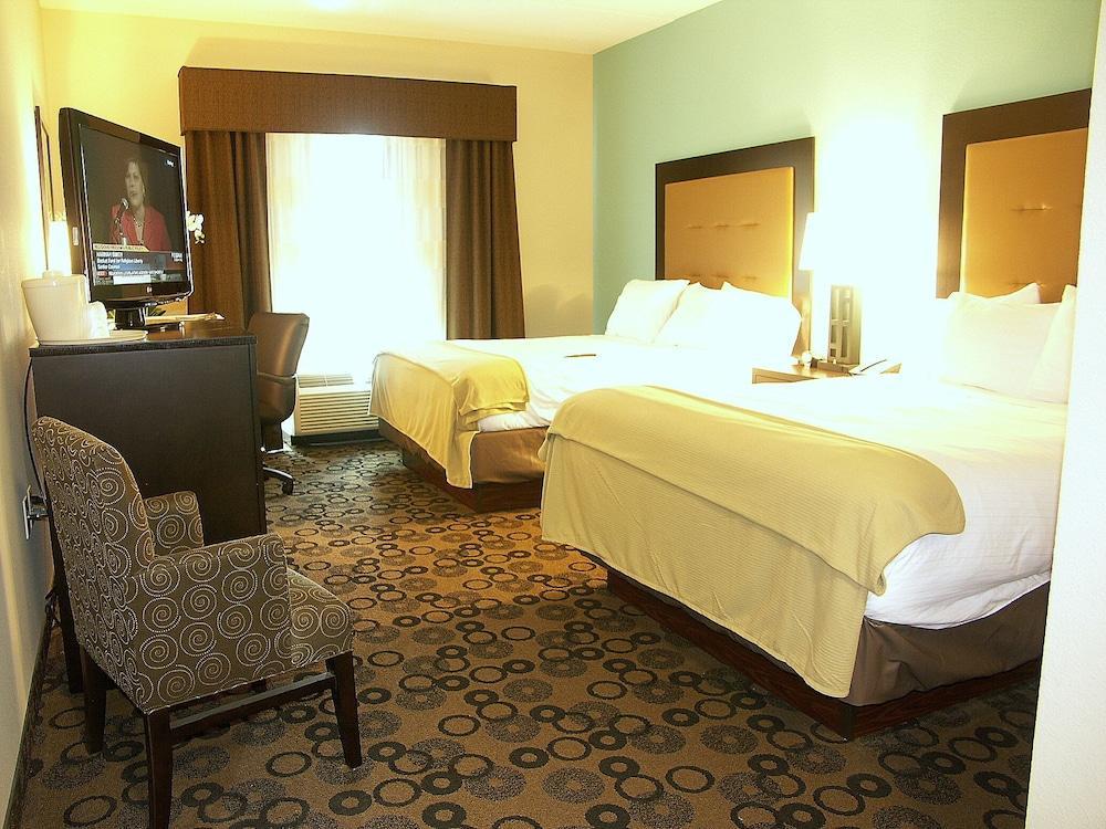 Holiday Inn Express & Suites - Cleveland Northwest By Ihg Exterior photo