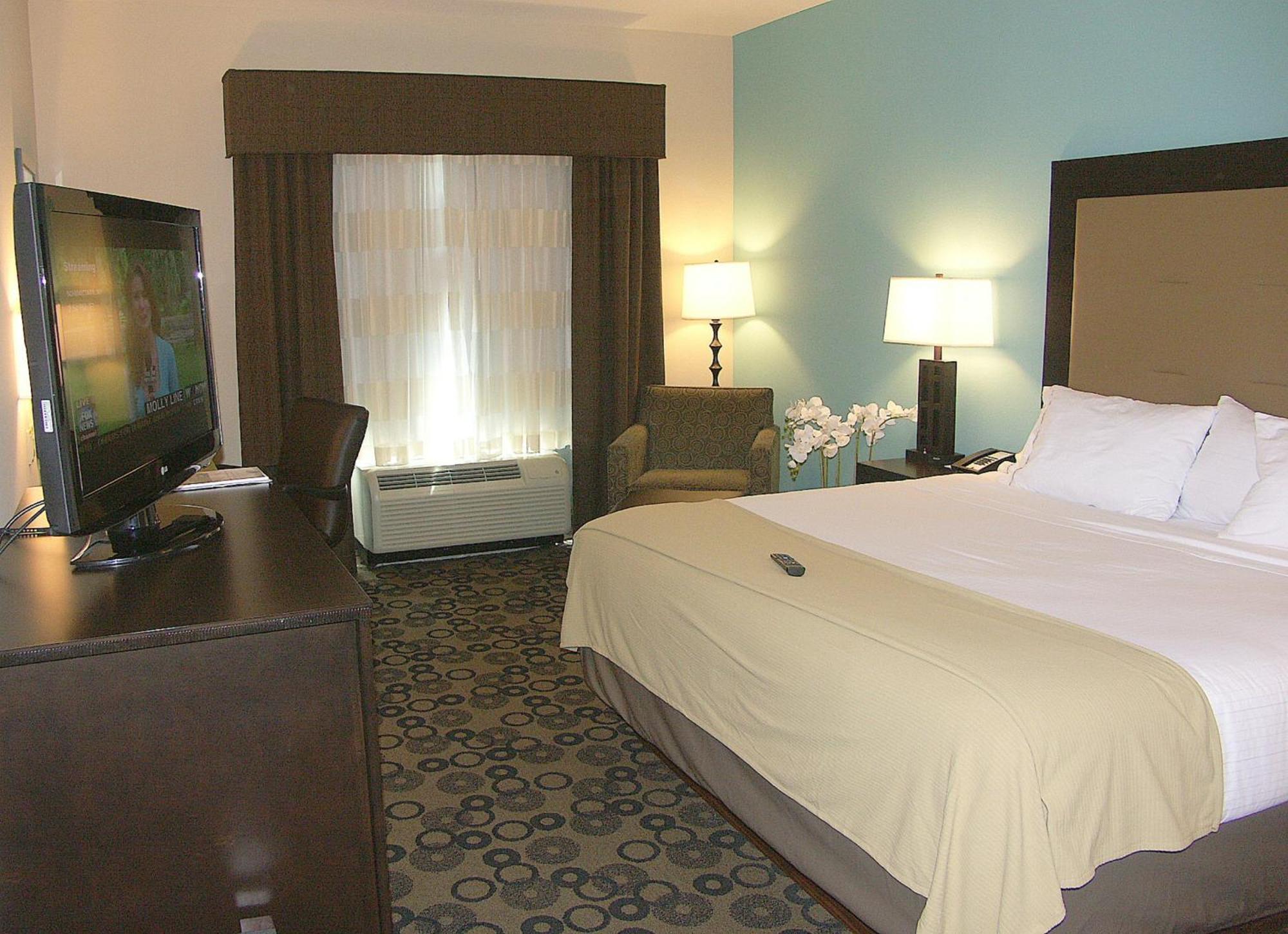 Holiday Inn Express & Suites - Cleveland Northwest By Ihg Exterior photo
