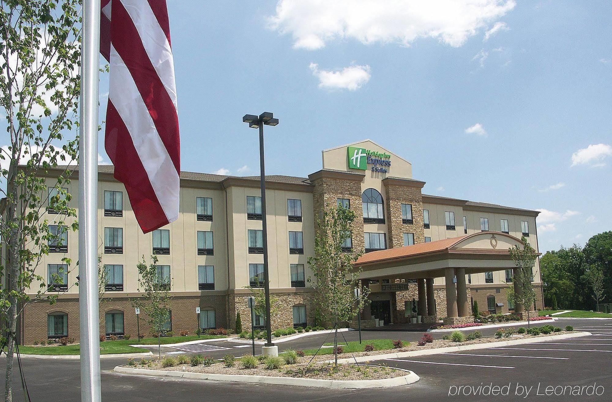 Holiday Inn Express & Suites - Cleveland Northwest, An Ihg Hotel Exterior photo