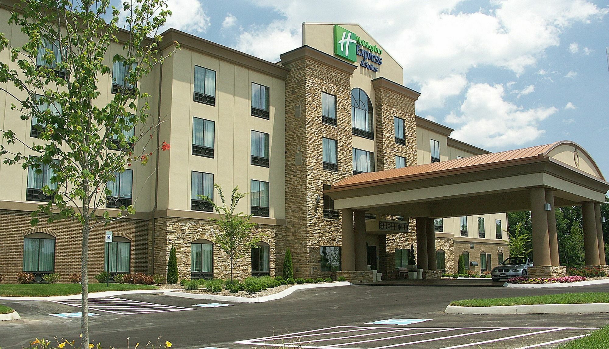 Holiday Inn Express & Suites - Cleveland Northwest, An Ihg Hotel Exterior photo